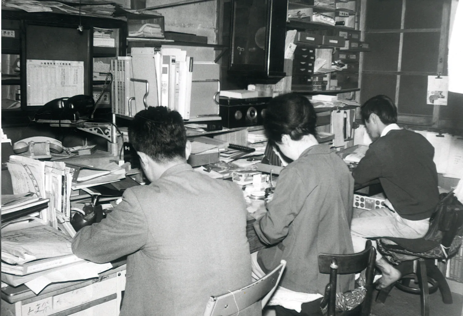 昭和時代の音成印刷の事務作業の様子の写真